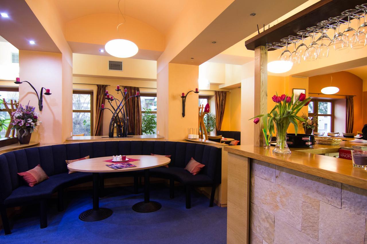 Hotel Hron Náchod Εξωτερικό φωτογραφία
