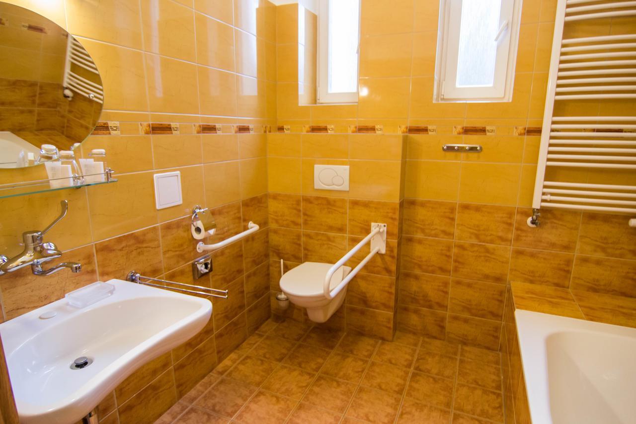 Hotel Hron Náchod Εξωτερικό φωτογραφία
