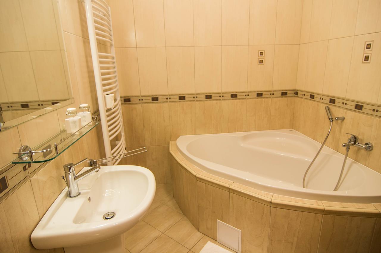 Hotel Hron Náchod Εξωτερικό φωτογραφία