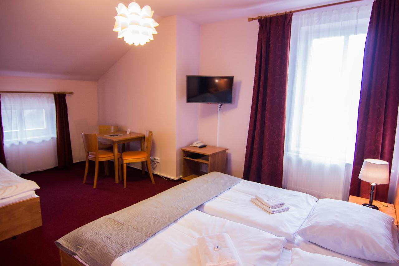 Hotel Hron Náchod Εξωτερικό φωτογραφία